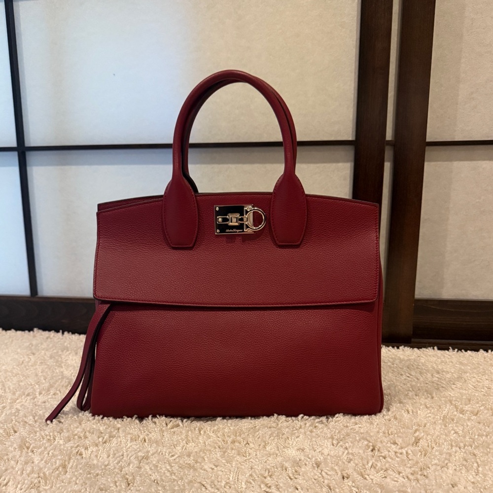 Ferragamo Studio Bag Burgundy (M)